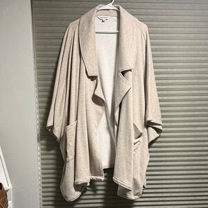 DAVI & DANI Beige Open Front Sweater Poncho